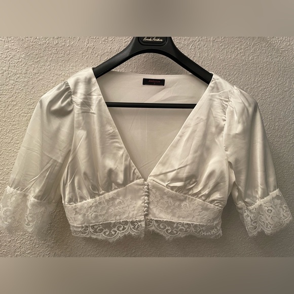 Silky Laced Cropped Blouse 🤍 - Picture 2 of 4